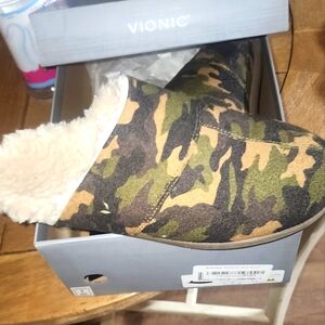 Vionic Camouflage Slippers